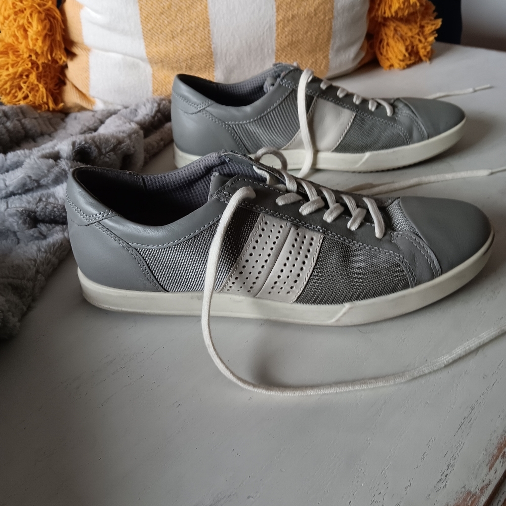 ECCO Street Lite Grey Sneakers Men's Size 8 - great condition!